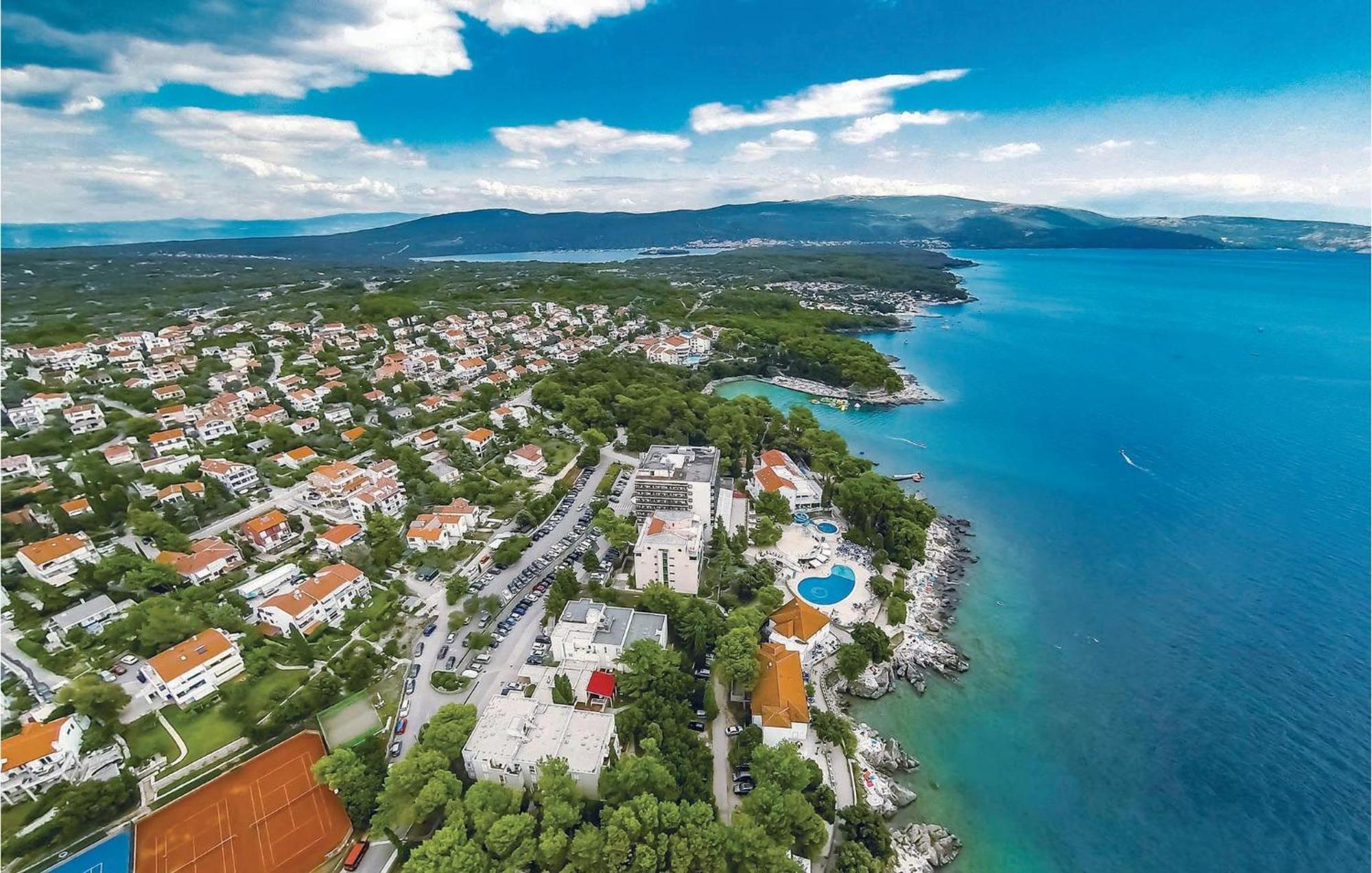 1 Bedroom Beautiful Apartment In Vrh Vrh  Екстериор снимка